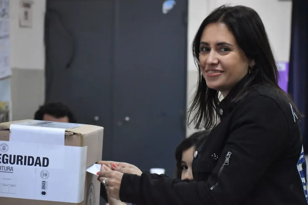 Carolina Basualdo vota 20230625