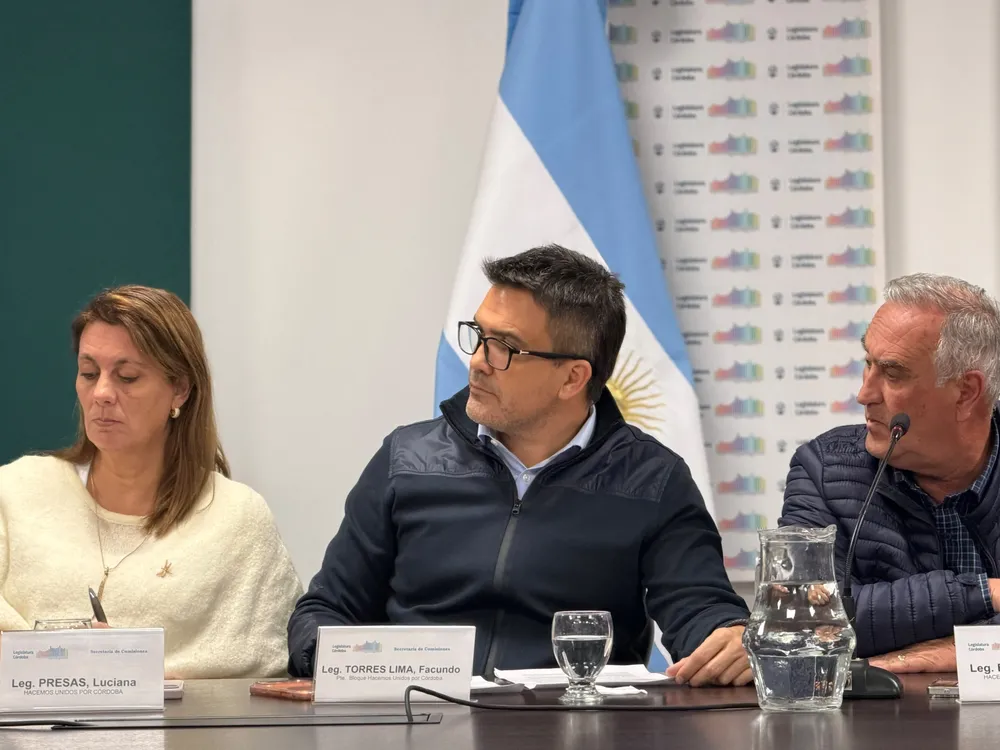 Unicameral - Facudno Torres Lima -comunidades regionales (1)