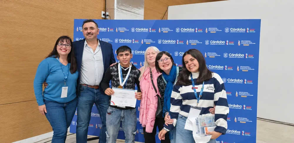 El proyecto Shrink Plastic- crear, transformar y emprender, superó la instancia provincial y representará a Córdoba en Jujuy. La propuesta fue desarrollada por estudiantes de tercer año de la escuela Juana Azurduy