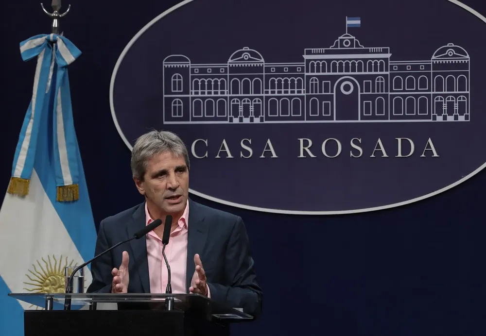 Luis Caputo (02) 20240126