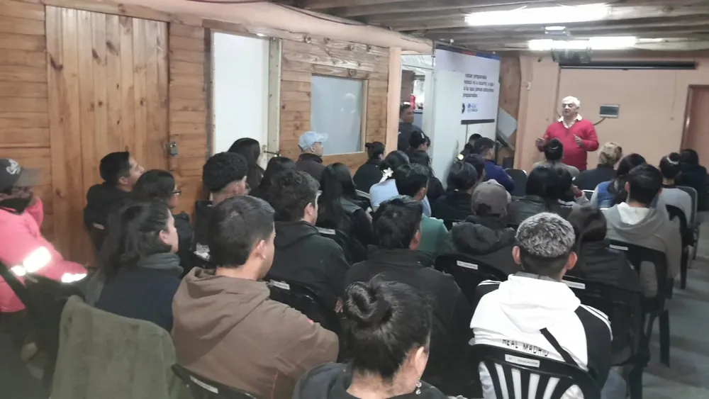 Jovenes se forman para Defensa Civil