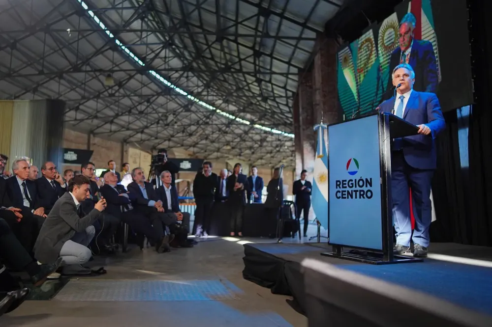 Llaryora, Martín, Paraná Región Centro (02) 20240416